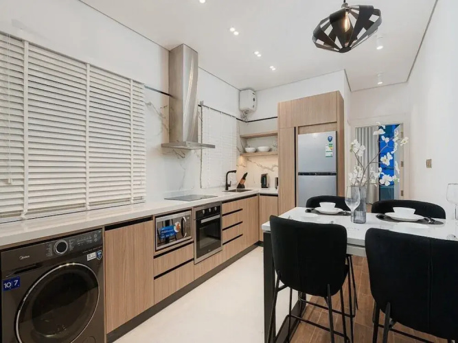Stylish & Upscale Apartment in Almughrizat
