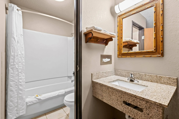Super 8 by Wyndham Blue Earth