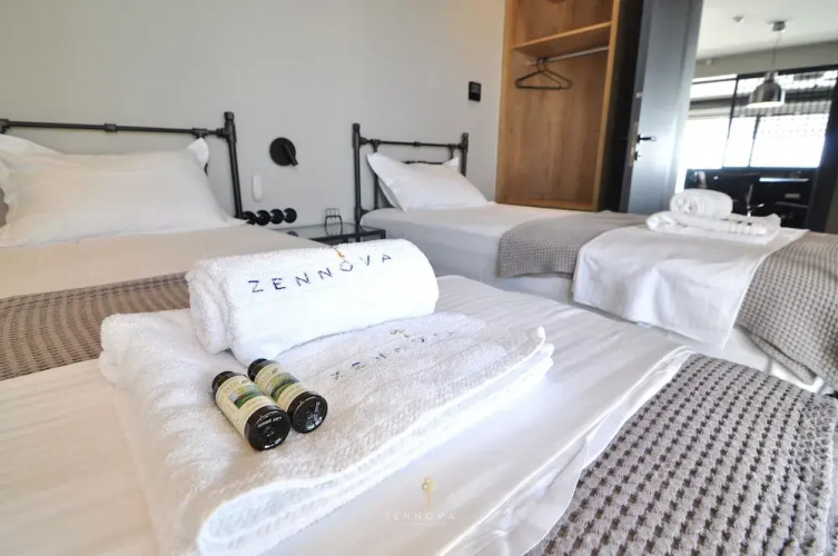 Nero Luxury Flat by Zennova