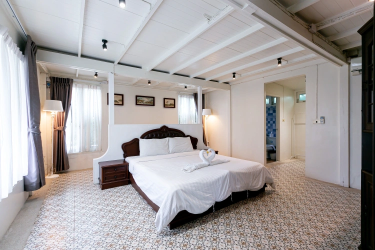 Sextuple Cottage