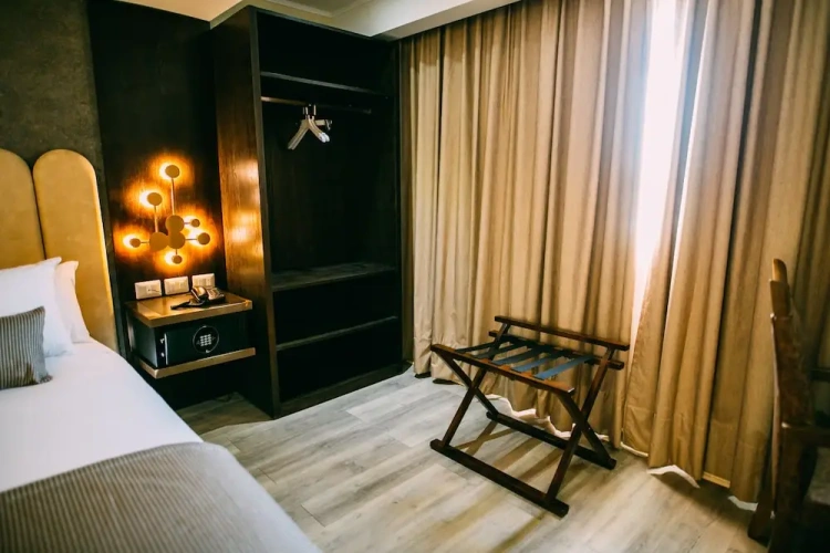 Standard Double room with city view
