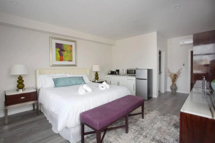 Downtown View 4 Sleepers Studio- Great for Getaway