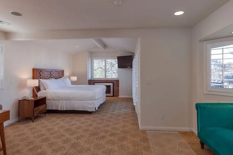 Saratoga Oaks Lodge