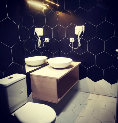 Small Luxury En suites ELEONOR