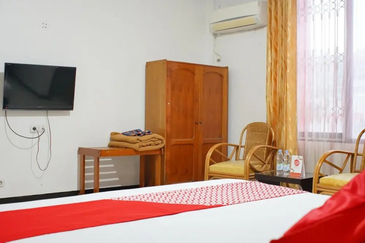 Wisata Hotel by OYO Rooms