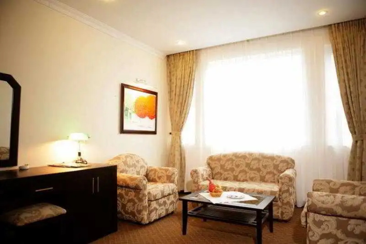 Royal 2 Hotel