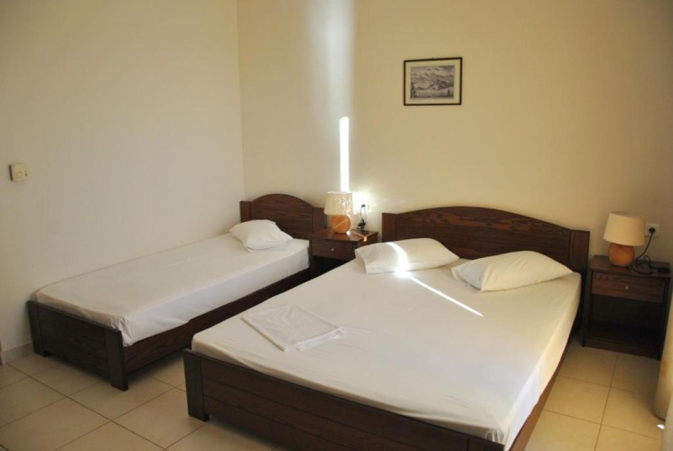 Standard Triple room