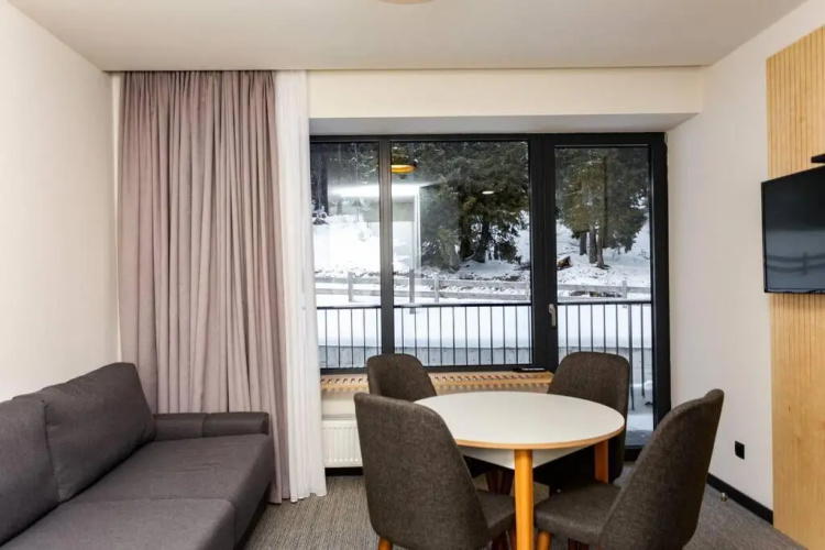 Bright Cozy Apartment For 4