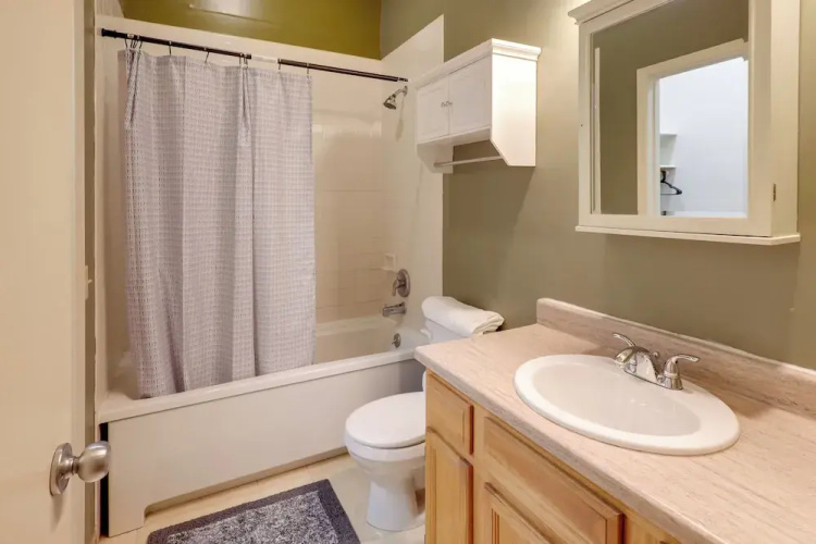 Explore Old Market: Convenient Omaha Condo