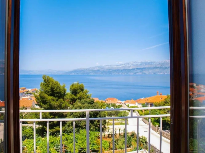 Apartment with sea view