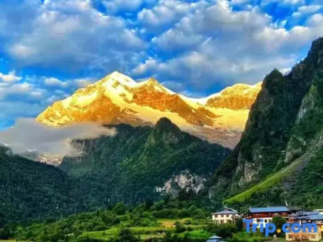 Deqin Moshang Huakai Boutique B&B