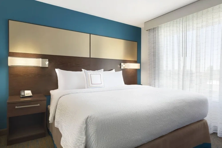 1 Bedroom Deluxe Suite