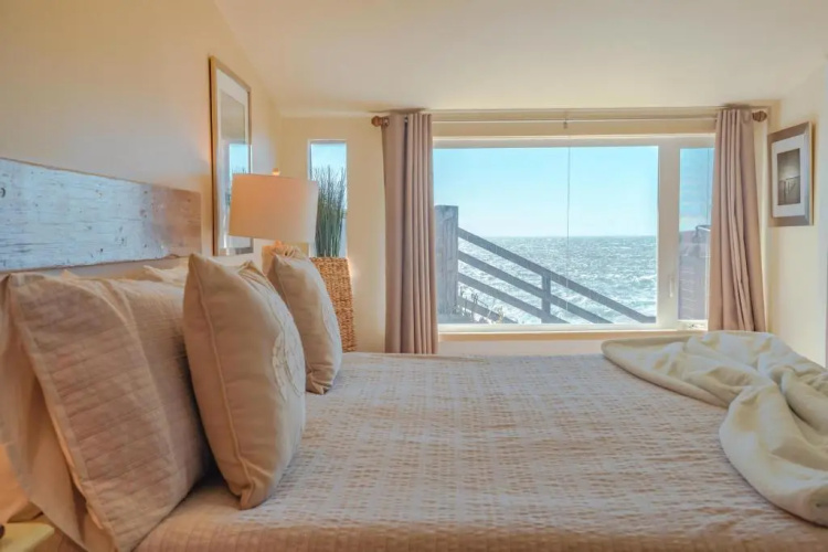 Surfscape Beach House, Private Beach & Ocean views