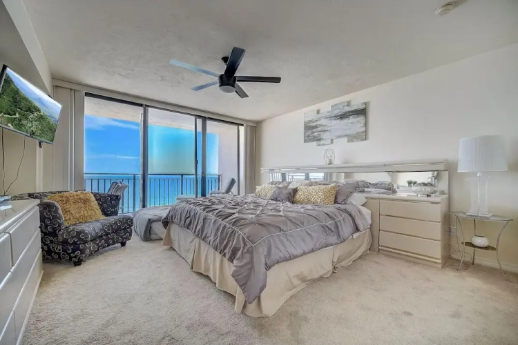 Sherwin Condominium 1801
