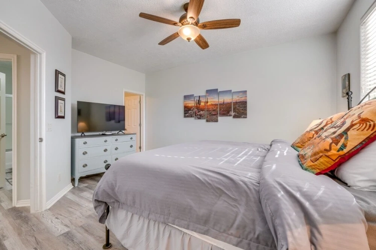 2 Bedrooms Apartment