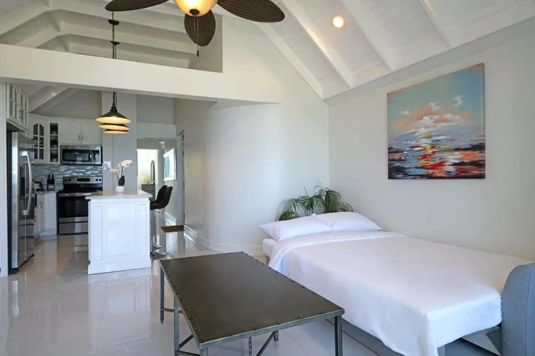 Hospitality Expert E22 Beach front Pool & Chef