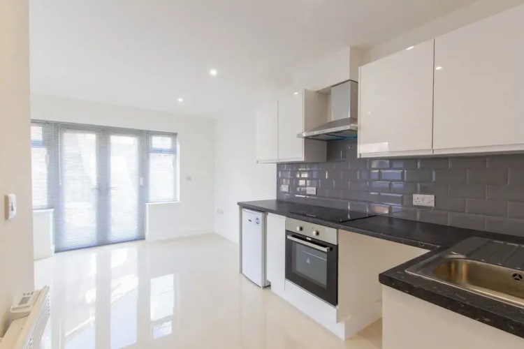 Bridge Road - Room 1