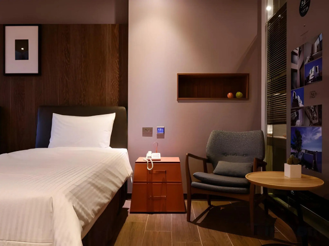 3 Door Hotel