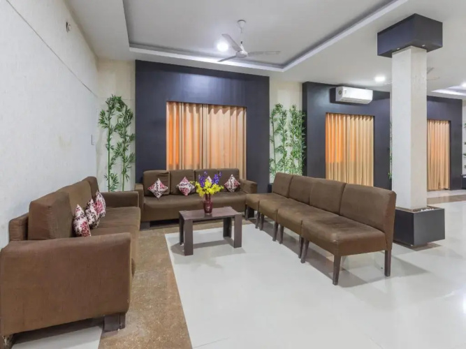 OYO Flagship Hotel Oyster Suites