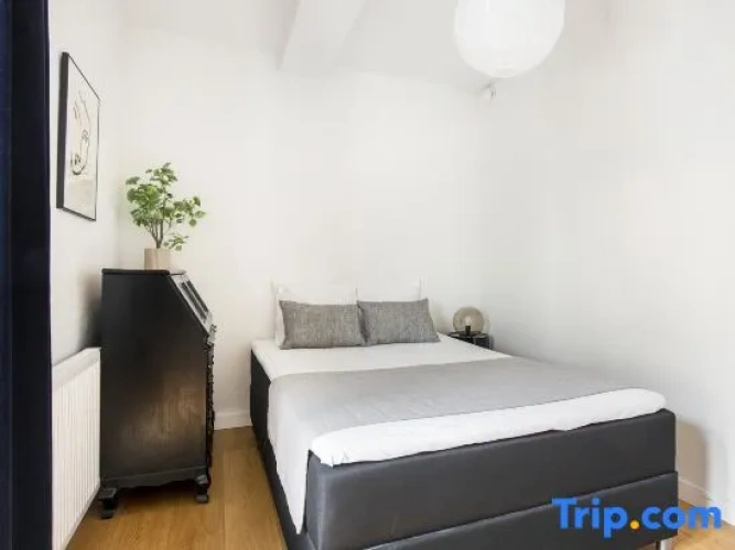 3 Bedrooms Apartment