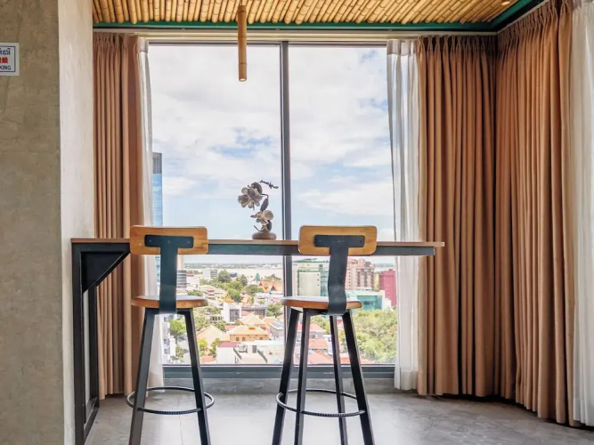 CHECK inn Phnom Penh Royal Palace