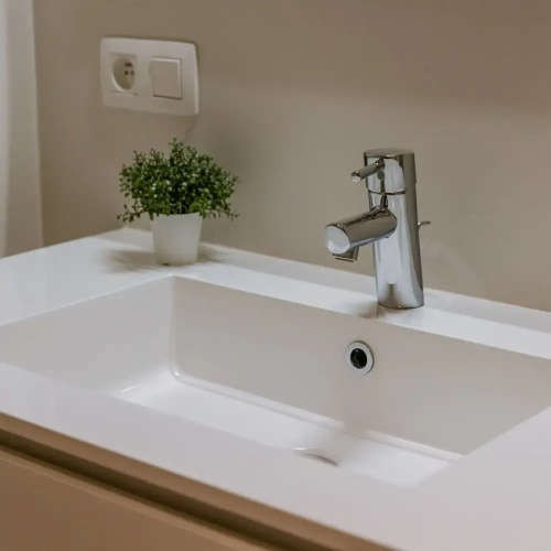 Spacious Top-flour Apartment With Private Parking