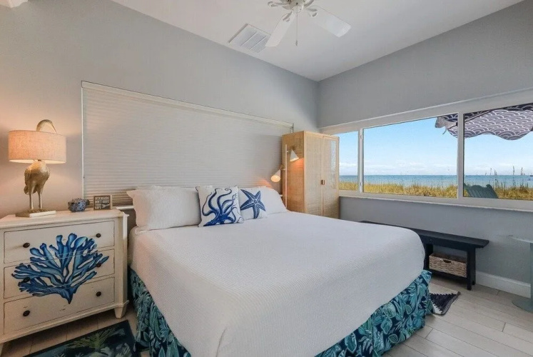 Flamingo Bay 4 Bedroom Home by RedAwning