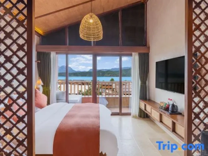 Standard Double room with lake view