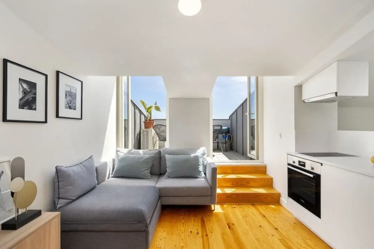 Alfama 2-Bed Minimalist Retreat For Digital Nomads & Remote Workers