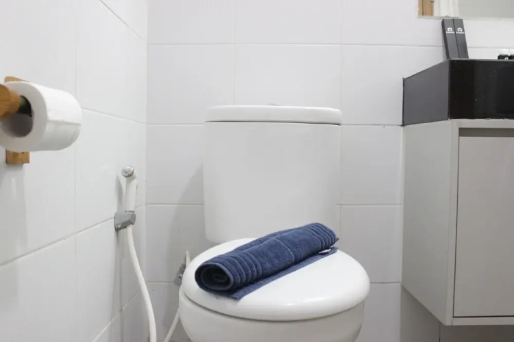Comfy & Artsy Studio at Beverly Dago Apartment