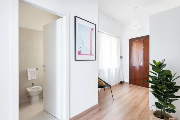 Modern Trendy Flat Well Connected W/vatican