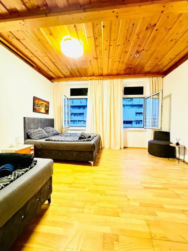 Comfortable 4BR Apt for 12 FAC Platz