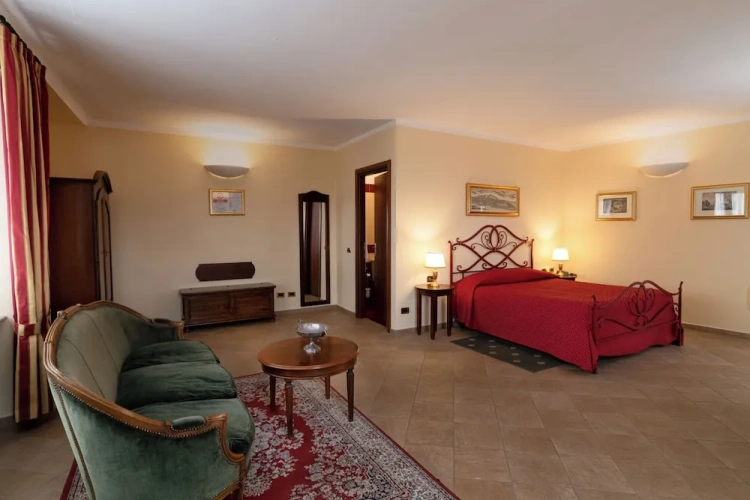 Junior Suite with courtyard view