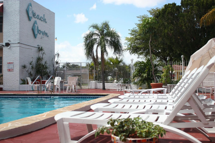 Beach and Town Motel