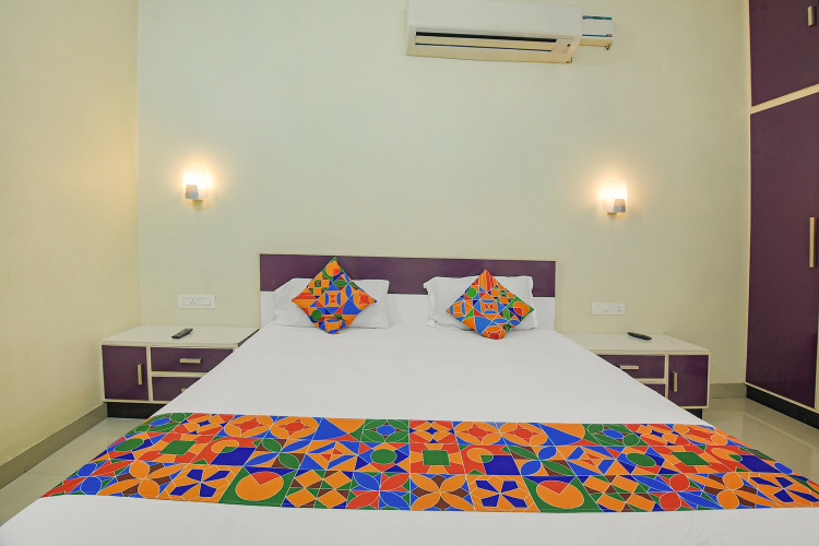 Fabhotel Cruze