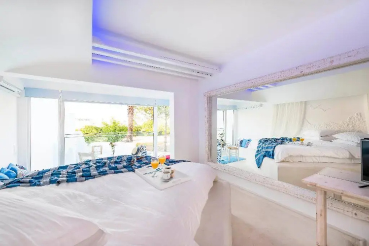 Kouros Home Hotel