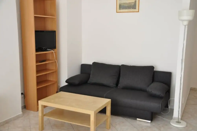 1 Bedroom Comfort Basement Apartment with balcony
