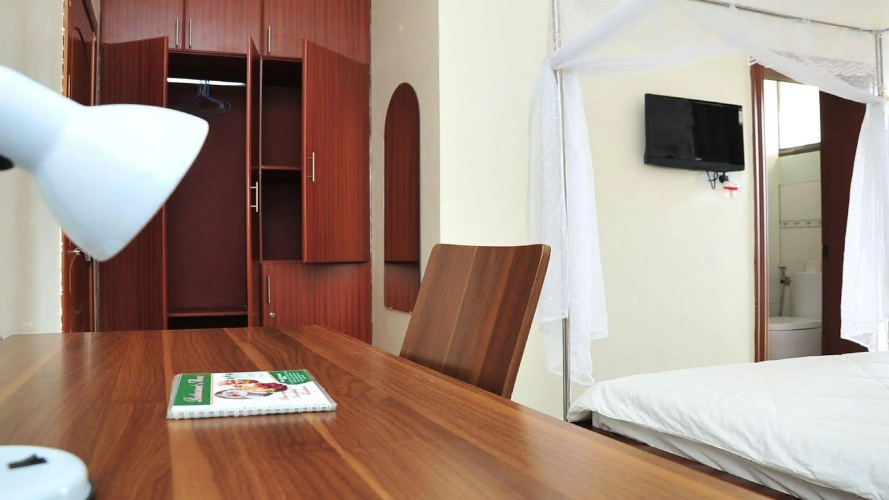 Five to Five Hotel