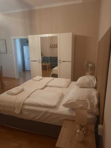 Bright 2BR Apartment Near Main Sights