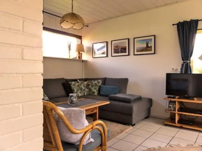 Quiet Holiday Home Near Beach