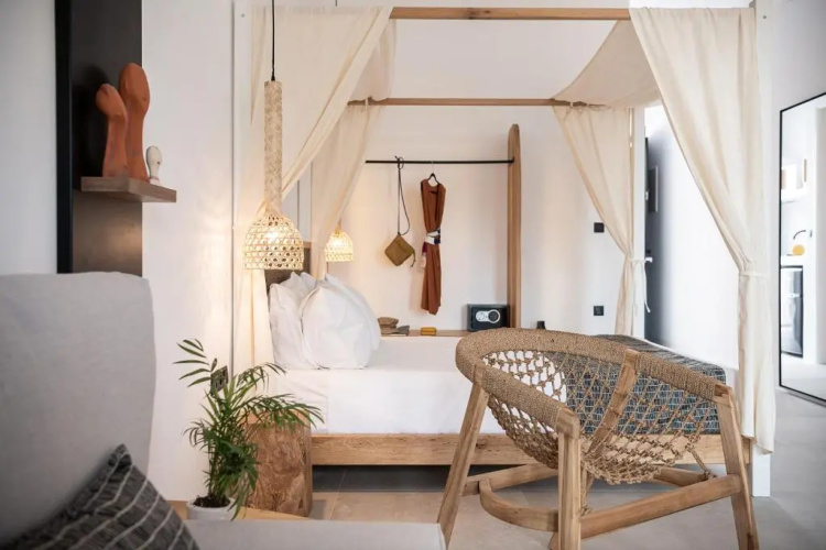 Athina Milos Suites