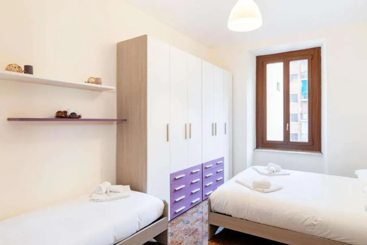 Dante Subway Apartment