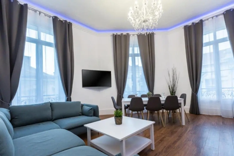 4 Bedrooms Luxury Apartment