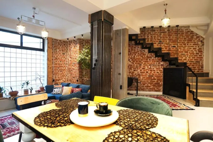Modern and Specious 3-Bedroom Entire House