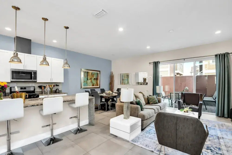 5 BR 6 BA Villa