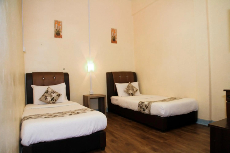 OYO 703 Myra Hotel