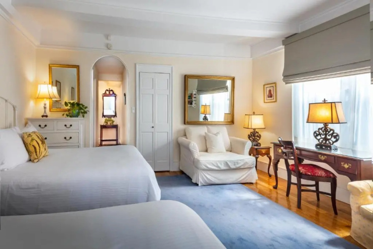The Roger Smith Hotel