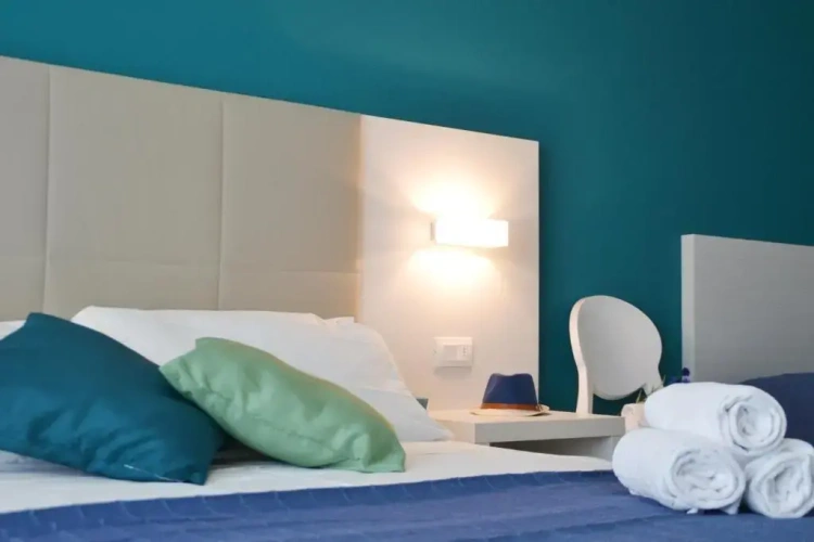 Standard Triple room with sea view