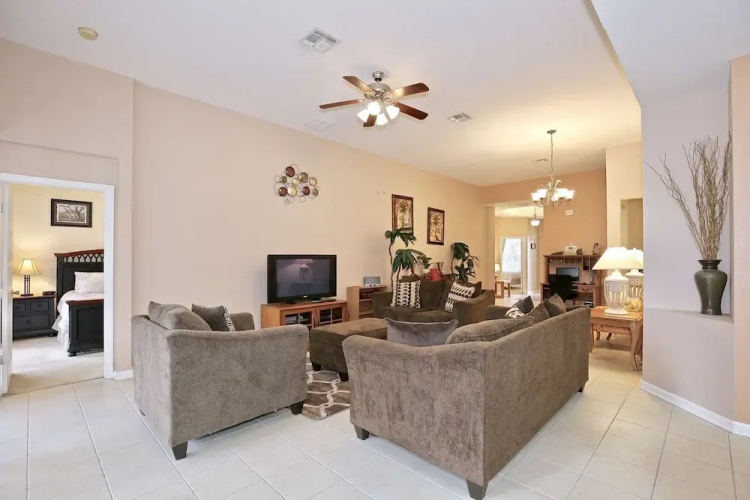 7669 Windsor Hills