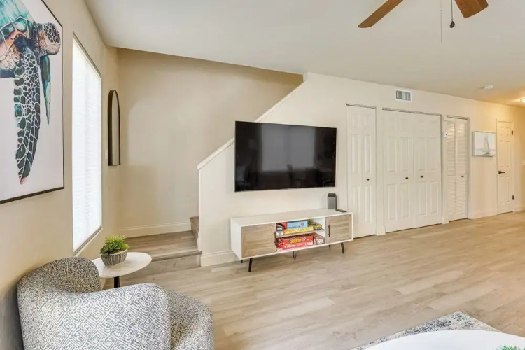 2 Mi to UF Campus: Modern Condo w/ Pool Access!